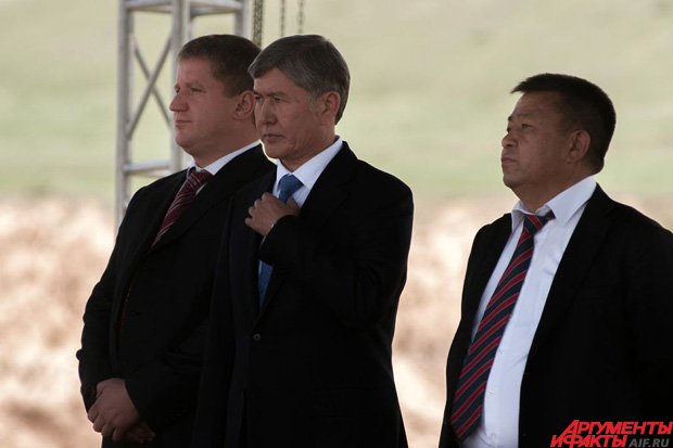 Президент Киргизии Алмазбек Атамбаев считает, что строительство ГЭС имеет огромное значение для экономического развития страны