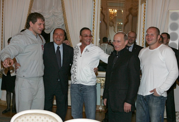 Александр Емельяненко (крайний слева) на встрече с Владимиром Путиным