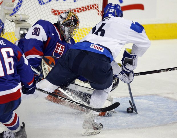 Александр Барков-младший забивает гол за сборную Финляндии в ворота Чехов