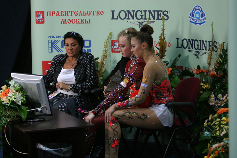 Ирина Виннер и русские гимнастки Вера Сесина и Алина Кабаева, 22-й чемпионат Европы по художественной гимнастике, Москва 2006 года