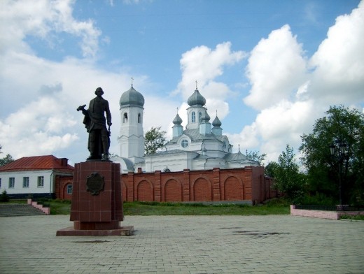 Памятник Неплюеву. Дмитриевская церковь