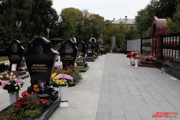На Леонтьевском кладбище города Ярославля захоронены 14 погибших во время крушения